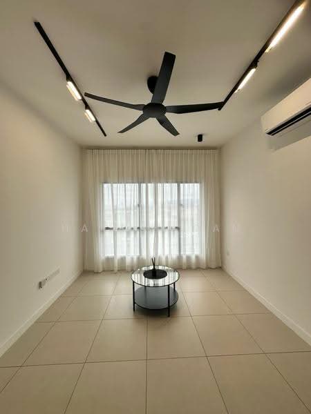 Kediaman Servis untuk Dijual di Maya Ara Residences - Hacken Gan - Living Room - PropertyGuru.com.my