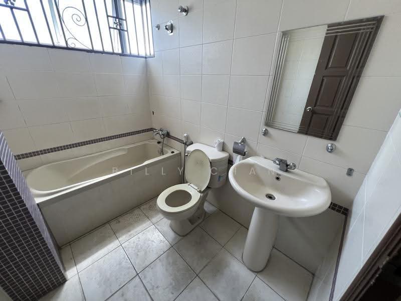 3-storey Terraced House for Sale in Taman Gembira (Jalan Klang Lama (Old Klang Road)) - Billy Chan - Bathroom - PropertyGuru.com.my