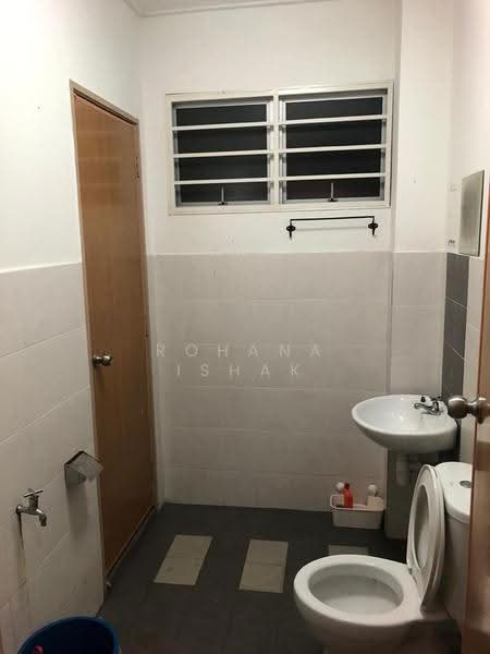 Rumah Teres 2-Tingkat untuk Dijual di Sungai Buloh (Selangor) - Rohana Ishak - Bathroom - PropertyGuru.com.my