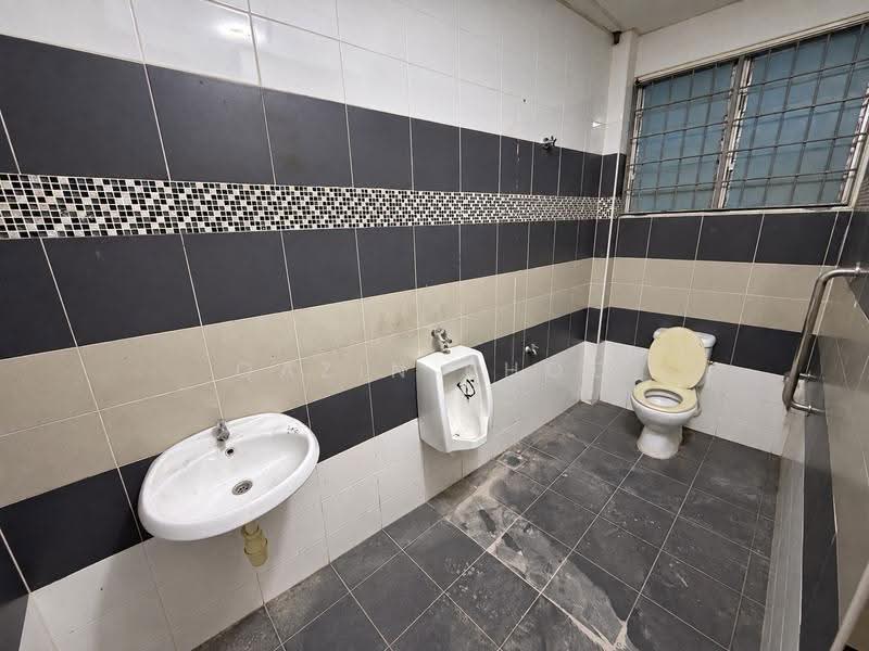Kedai untuk Disewa di Bandar Seri Botani (Ipoh) - Qazin Khoo - Bathroom - PropertyGuru.com.my