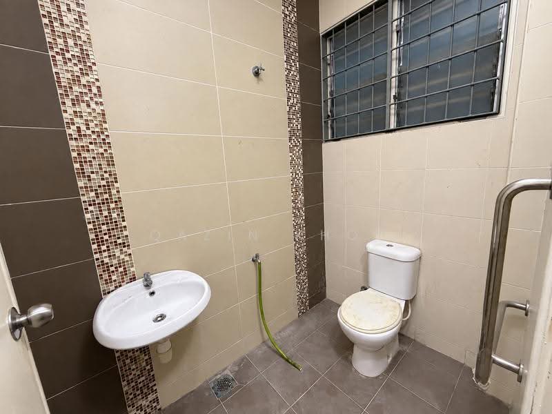 Kedai untuk Disewa di Bandar Seri Botani (Ipoh) - Qazin Khoo - Bathroom - PropertyGuru.com.my