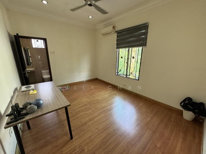 Semi-Detached House for Sale in Taman Yarl (Jalan Klang Lama (Old Klang Road)) - Billy Chan - Bedroom - PropertyGuru.com.my