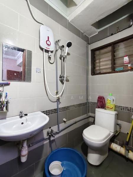 Pangsapuri untuk Dijual di Widuri Apartment - Sam Jamal - Bathroom - PropertyGuru.com.my