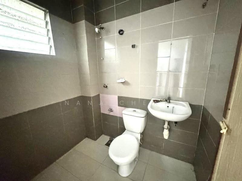 Terraced House for Sale in Sungai Buloh (Selangor) - Nana Cheah - Bathroom - PropertyGuru.com.my