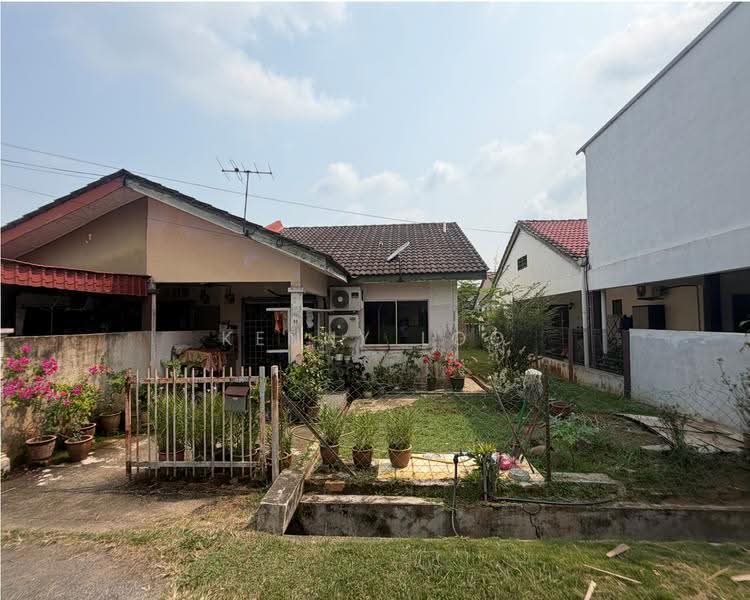 Semi-Detached House for Sale in Taman Seri Inderapura (Kuantan) - Kenny Loo - Exterior - PropertyGuru.com.my