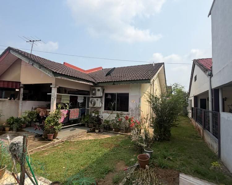 Semi-Detached House for Sale in Taman Seri Inderapura (Kuantan) - Kenny Loo - Exterior - PropertyGuru.com.my