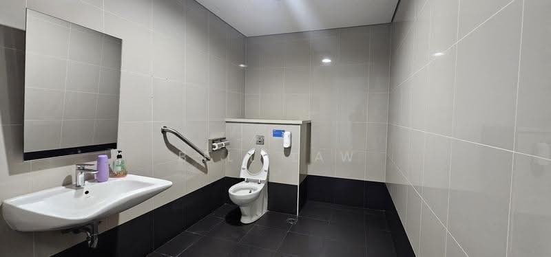 Pejabat untuk Disewa di KLCC (KL City Centre) - Bell Law - Bathroom - PropertyGuru.com.my