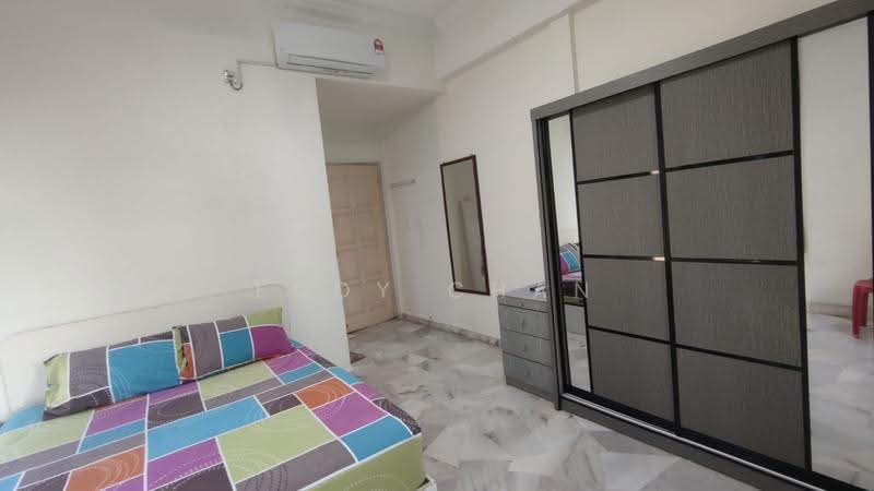 Pangsapuri untuk Dijual di Stulang Villa - Eddy Chan - Bedroom - PropertyGuru.com.my
