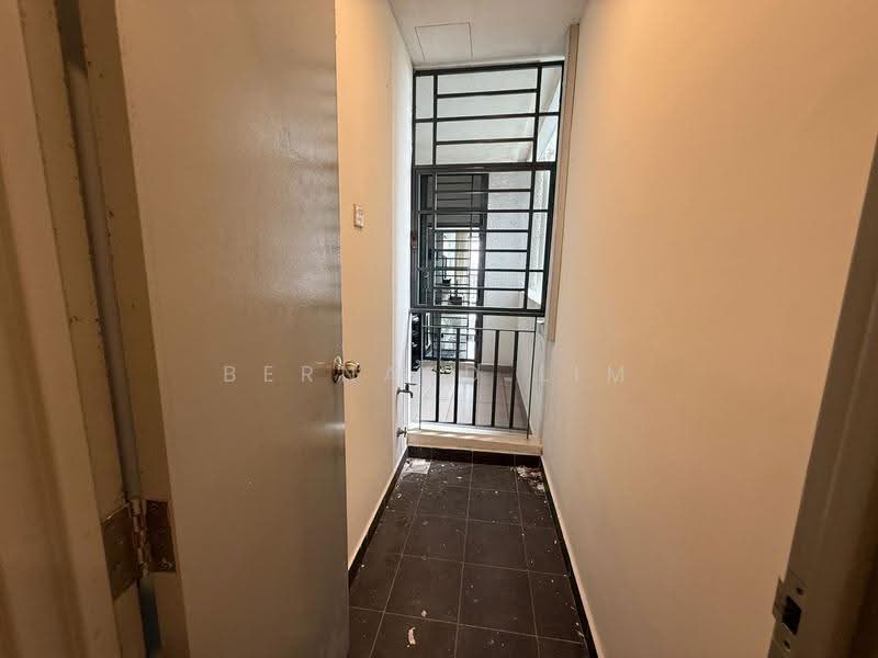 Kediaman Servis untuk Dijual di G Residence - Bernard Lim - Corridor - PropertyGuru.com.my