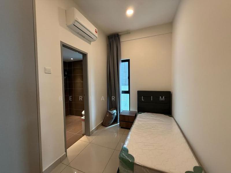 Kediaman Servis untuk Dijual di G Residence - Bernard Lim - Bedroom - PropertyGuru.com.my