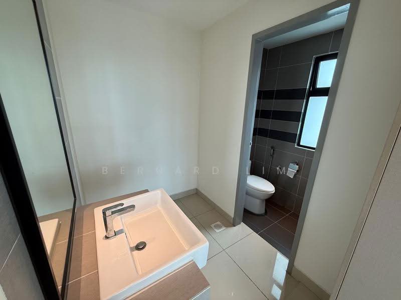 Kediaman Servis untuk Dijual di G Residence - Bernard Lim - Bathroom - PropertyGuru.com.my