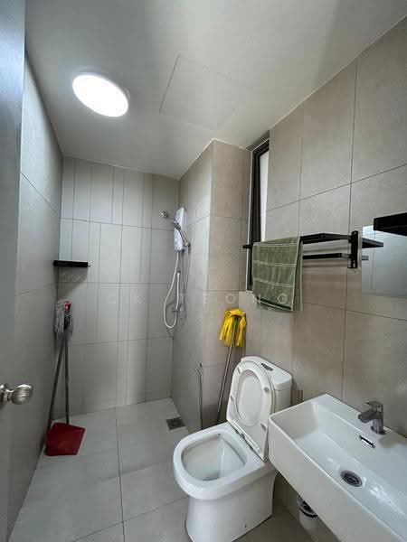 Kondominium untuk Disewa di Kenwingston Platz - CK Teong - Bathroom - PropertyGuru.com.my