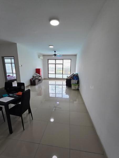 Kediaman Servis untuk Dijual di Pandan Residence - Bernard Lim - Living Room - PropertyGuru.com.my