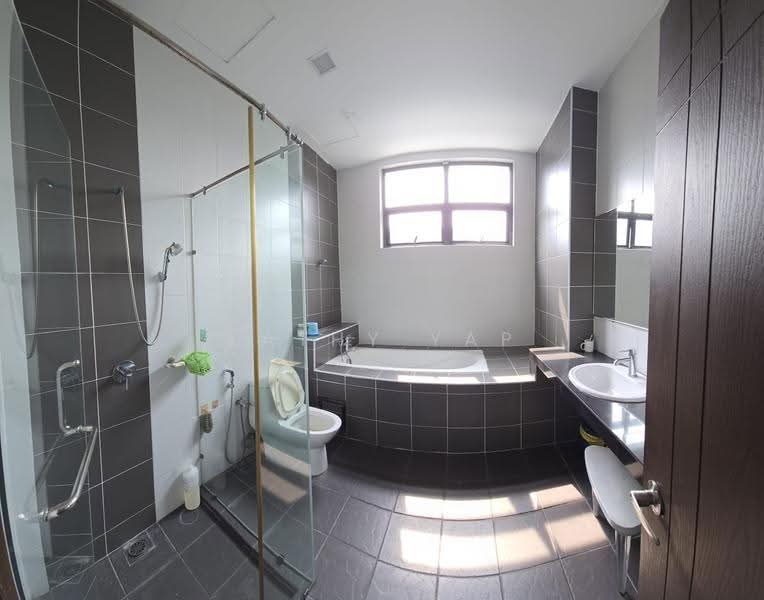 Bungalow House for Sale in Selayang (Selangor) - Kathy Yap - Bathroom - PropertyGuru.com.my