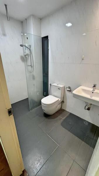 Kediaman Servis untuk Disewa di Reizz Residence - Mike Lim - Bathroom - PropertyGuru.com.my
