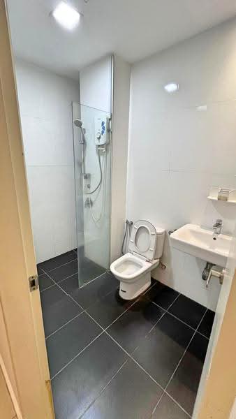Kediaman Servis untuk Disewa di Reizz Residence - Mike Lim - Bathroom - PropertyGuru.com.my