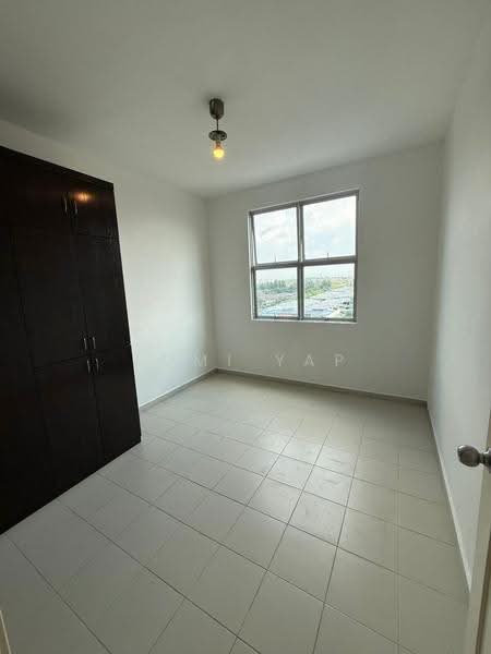 Pangsapuri untuk Dijual di Lake View Suites - Tomi Yap - Bedroom - PropertyGuru.com.my