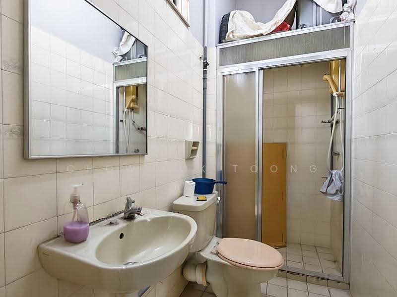 Rumah Teres 2-Tingkat untuk Dijual di Bandar Kinrara (Selangor) - Chow Kok Toong - Bathroom - PropertyGuru.com.my