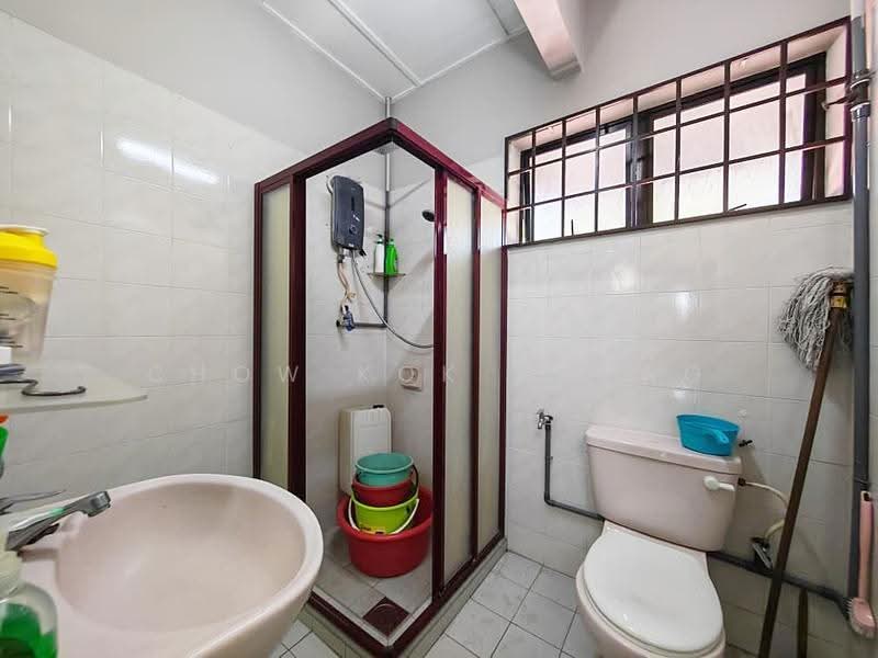 Rumah Teres 2-Tingkat untuk Dijual di Bandar Kinrara (Selangor) - Chow Kok Toong - Bathroom - PropertyGuru.com.my