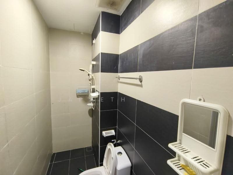 Kediaman Servis untuk Disewa di D'Secret Garden (Pangsapuri Kempas Indah) - Japheth Koh - Bathroom - PropertyGuru.com.my