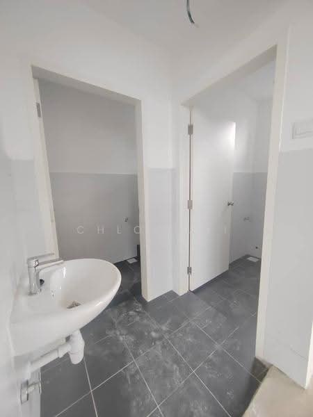Shop for Rent in Taman Bukit Kaze (Ulu Tiram) - Chloe Lai - Bathroom - PropertyGuru.com.my