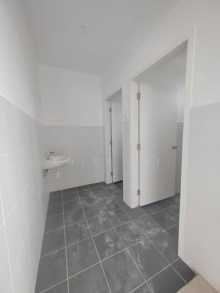 Shop for Rent in Taman Bukit Kaze (Ulu Tiram) - Chloe Lai - Bathroom - PropertyGuru.com.my