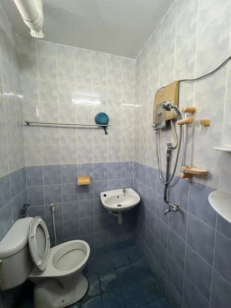 Apartment for Sale at Permai Lake View Apartment - Chee Hoe Kiew - Bathroom - PropertyGuru.com.my