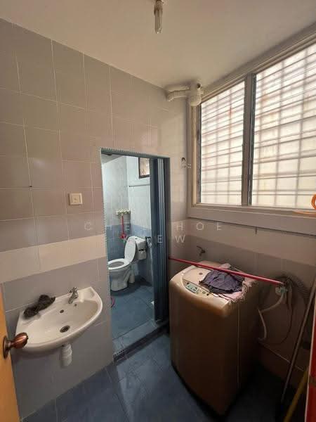Apartment for Sale at Permai Lake View Apartment - Chee Hoe Kiew - Bathroom - PropertyGuru.com.my
