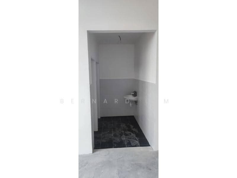 Shop for Rent in Taman Bukit Kaze (Ulu Tiram) - Bernard Lim - Bathroom - PropertyGuru.com.my