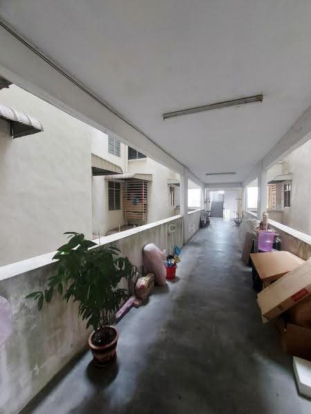 Pangsapuri untuk Dijual di Pangsapuri Sentral Butterworth - Elvin Choo - Corridor - PropertyGuru.com.my
