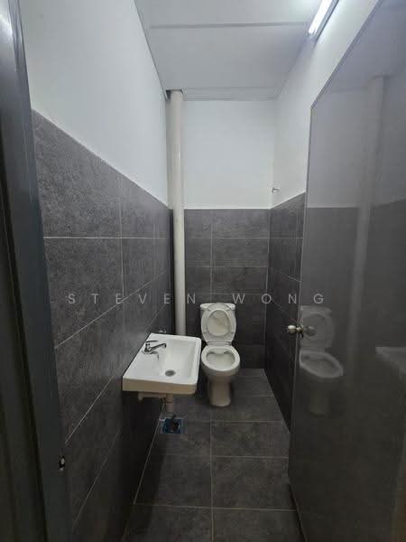 Factory for Sale in Bandar Rinching (Semenyih) - Steven Wong - Bathroom - PropertyGuru.com.my