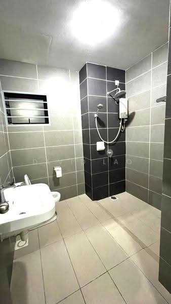 Kondominium untuk Disewa di The Henge - David Lao - Bathroom - PropertyGuru.com.my