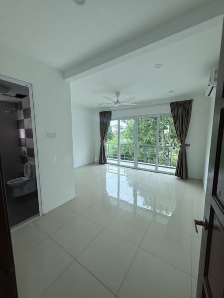 Bungalow House for Rent in Bukit Dumbar (Jelutong) - Jocellynn Lee - Bathroom - PropertyGuru.com.my
