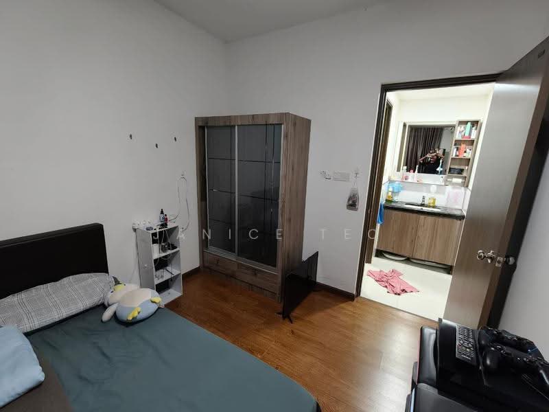Kediaman Servis untuk Dijual di Country Garden Central Park - Janice Teo - Bedroom - PropertyGuru.com.my