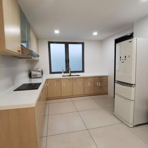 Pangsapuri untuk Dijual di Molek Pine 3 - Win Tan - Kitchen - PropertyGuru.com.my