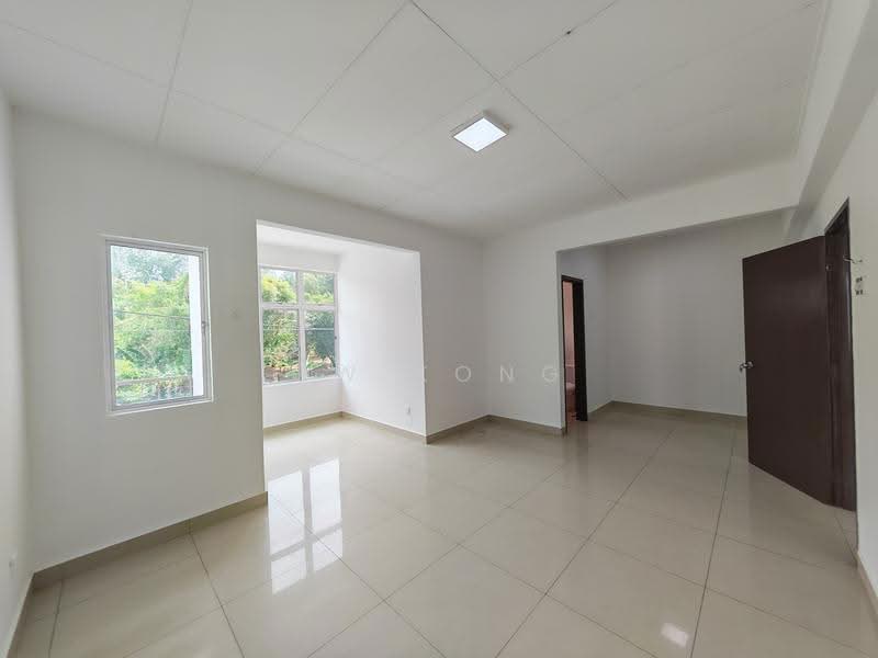 2-storey Terraced House for Sale in TAMAN PUCHONG UTAMA (Puchong) - CW Kong - Living Room - PropertyGuru.com.my
