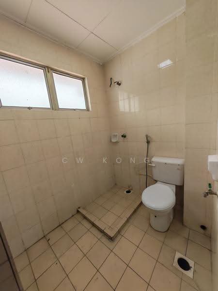 2-storey Terraced House for Sale in TAMAN PUCHONG UTAMA (Puchong) - CW Kong - Bathroom - PropertyGuru.com.my
