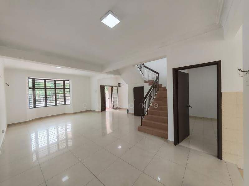 2-storey Terraced House for Sale in TAMAN PUCHONG UTAMA (Puchong) - CW Kong - Living Room - PropertyGuru.com.my