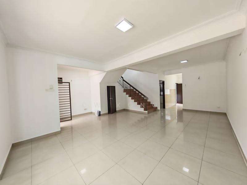 2-storey Terraced House for Sale in TAMAN PUCHONG UTAMA (Puchong) - CW Kong - Living Room - PropertyGuru.com.my
