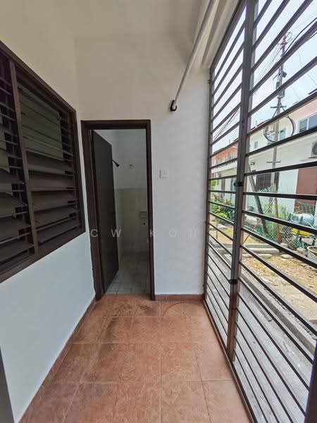 2-storey Terraced House for Sale in TAMAN PUCHONG UTAMA (Puchong) - CW Kong - Balcony - PropertyGuru.com.my