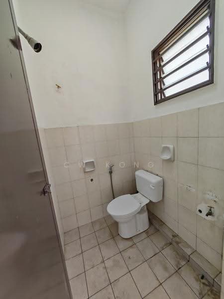 2-storey Terraced House for Sale in TAMAN PUCHONG UTAMA (Puchong) - CW Kong - Bathroom - PropertyGuru.com.my