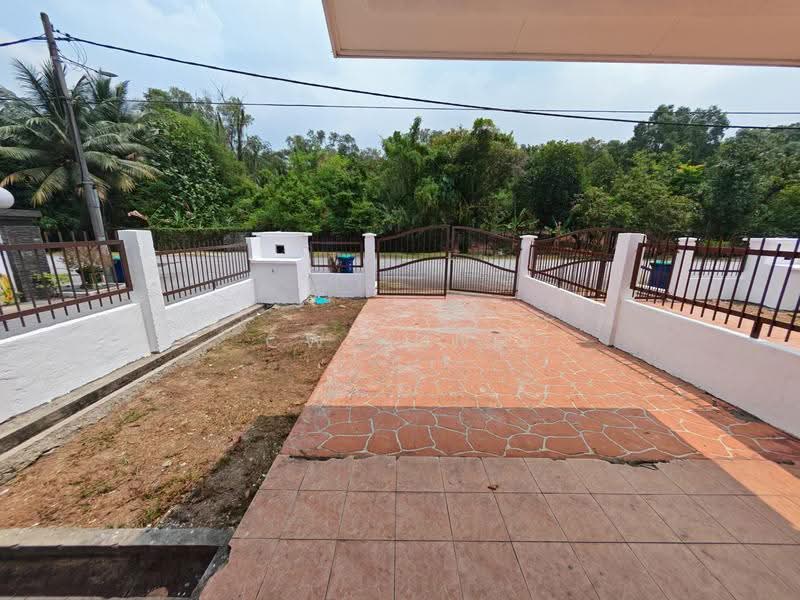 2-storey Terraced House for Sale in TAMAN PUCHONG UTAMA (Puchong) - CW Kong - Exterior - PropertyGuru.com.my