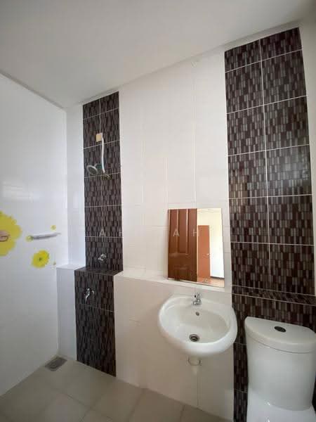 Semi-Detached House for Sale in Bangi (Selangor) - Mahirah . - Bathroom - PropertyGuru.com.my
