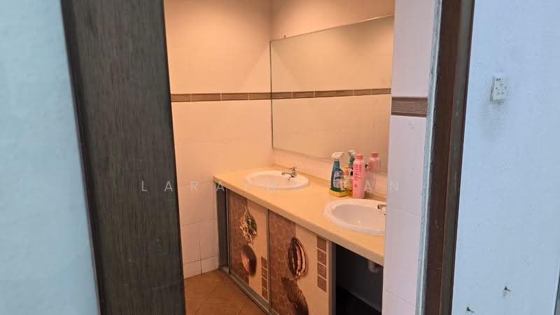 Shop / Office for Rent in Taman Inderawasih (Perai) - Larayne Tan - Bathroom - PropertyGuru.com.my