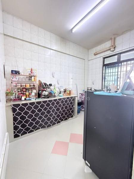 Rumah Flat untuk Dijual di Flat Taman Perling - Rain Ng - Kitchen - PropertyGuru.com.my