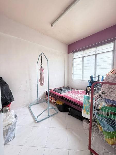 Rumah Flat untuk Dijual di Flat Taman Perling - Rain Ng - Bedroom - PropertyGuru.com.my