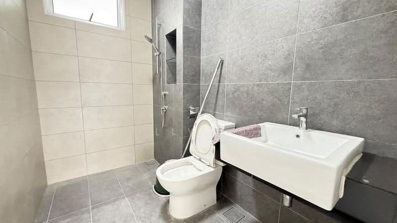 2-storey Terraced House for Rent in Tamansari (Rawang) - Kelly Kok - Bathroom - PropertyGuru.com.my