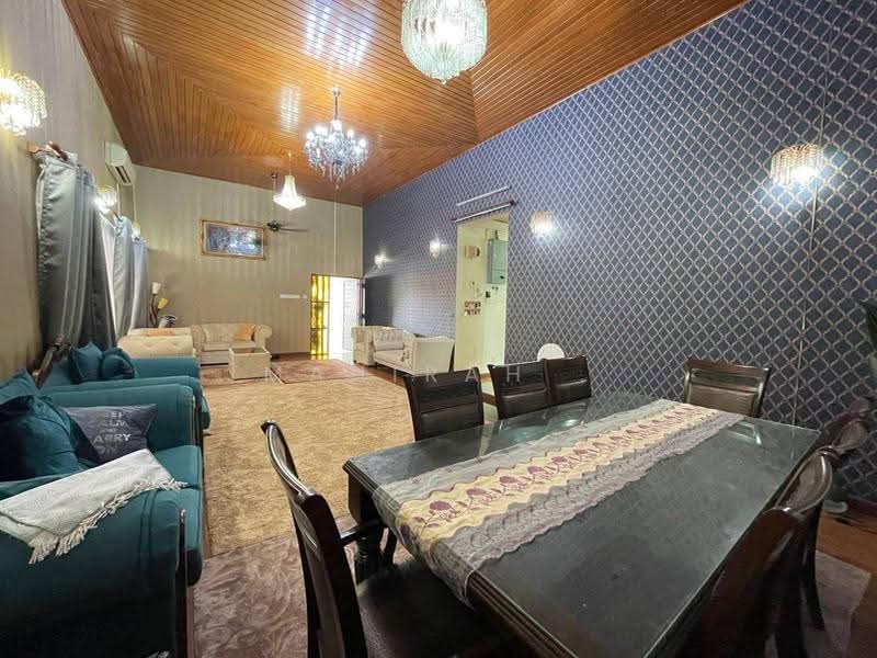 Rumah Banglo untuk Dijual di Bandar Baru Bangi (Selangor) - Mahirah . - Living Room - PropertyGuru.com.my