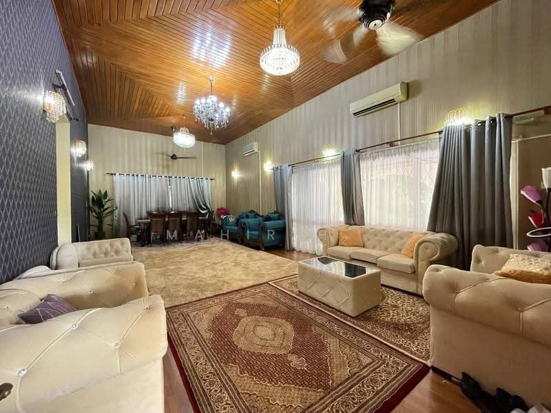 Rumah Banglo untuk Dijual di Bandar Baru Bangi (Selangor) - Mahirah . - Living Room - PropertyGuru.com.my