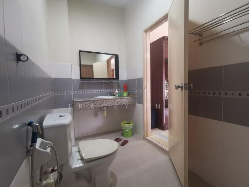 Semi-Detached House for Sale in Taman Nusa Idaman (Iskandar Puteri (Nusajaya)) - Tracey Eng - Master Bathroom - PropertyGuru.com.my